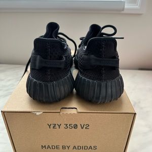 YEEZY 350 V2 BLACK size 6.5